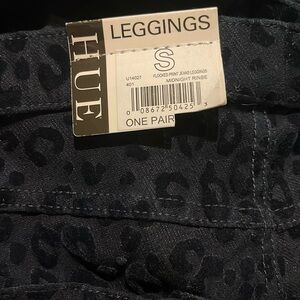 HUE stretchy black leggings-flocked cheetah black-on-black print midnight rinse